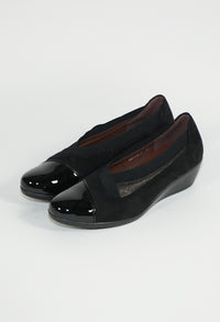 Black Low Wedge Elastic Grip Shoe