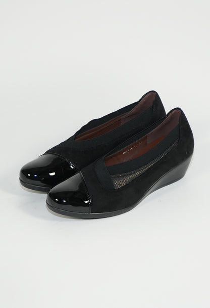 Black Low Wedge Elastic Grip Shoe