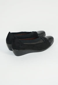 Black Low Wedge Elastic Grip Shoe