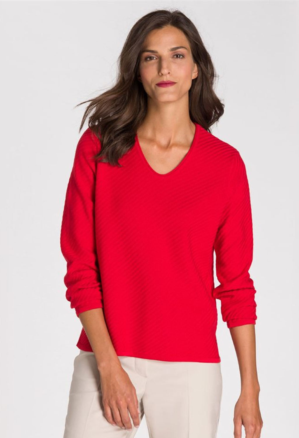 V NECK JUMPER WITH DIAGONAL KNIT RED