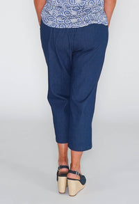 PAMELA SCOTT CAPRIS WITH ELASTICATED WAIST IN SOFT DENIM