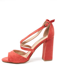 Pink suedette sandal with criss cross front