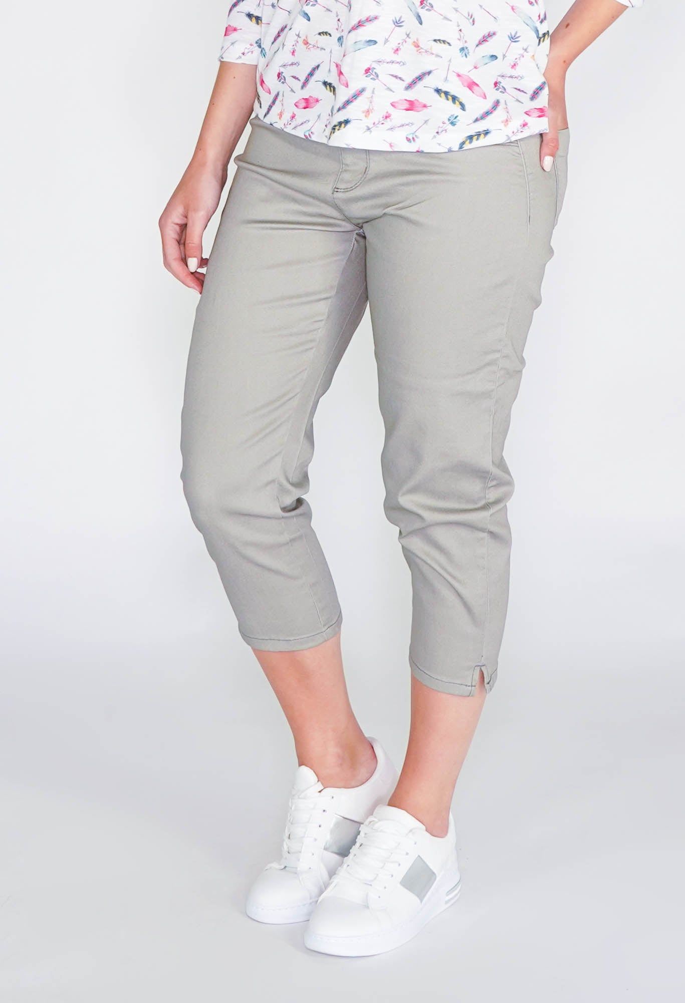 SUDDENLY SLIMMER PULL ON CAPRI JEGGING