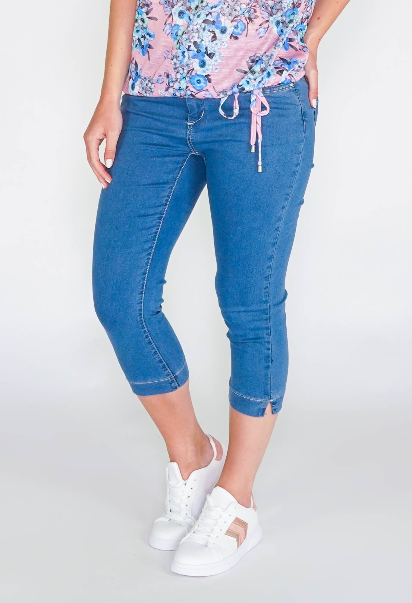 SHAPE & LIFT SUMMER 5 POCKET CAPRI PANTS - LIGHT DENIM