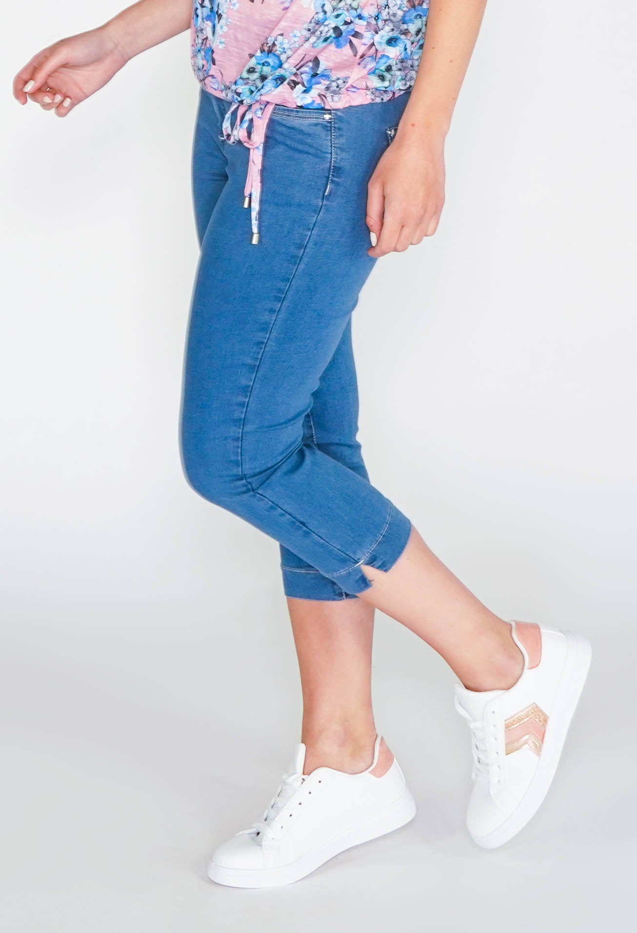 SHAPE & LIFT SUMMER 5 POCKET CAPRI PANTS - LIGHT DENIM