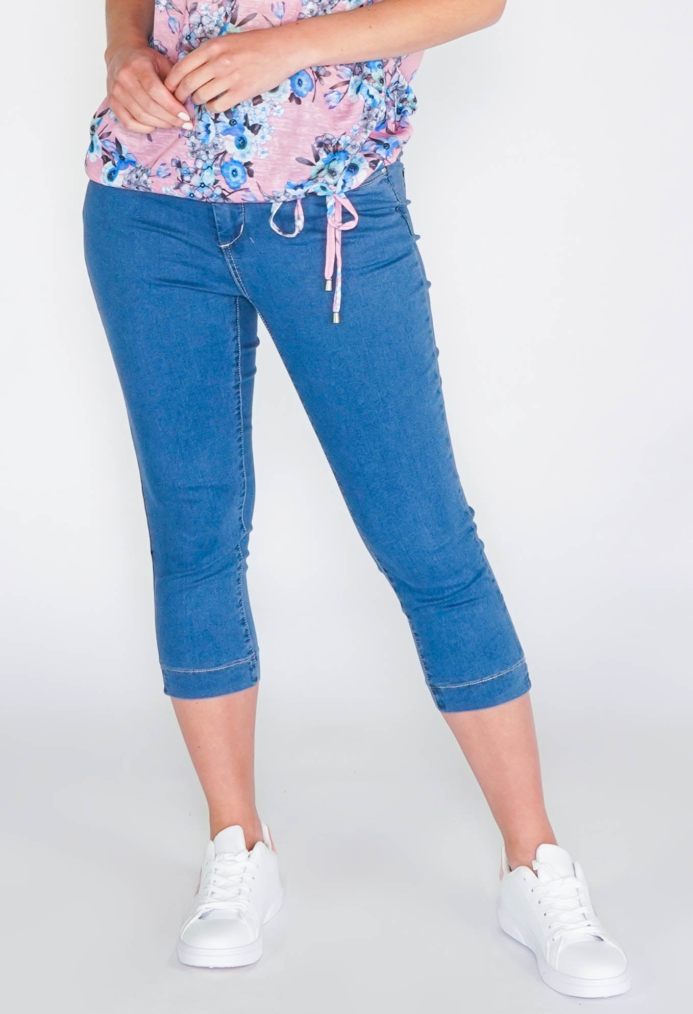 SHAPE & LIFT SUMMER 5 POCKET CAPRI PANTS - LIGHT DENIM