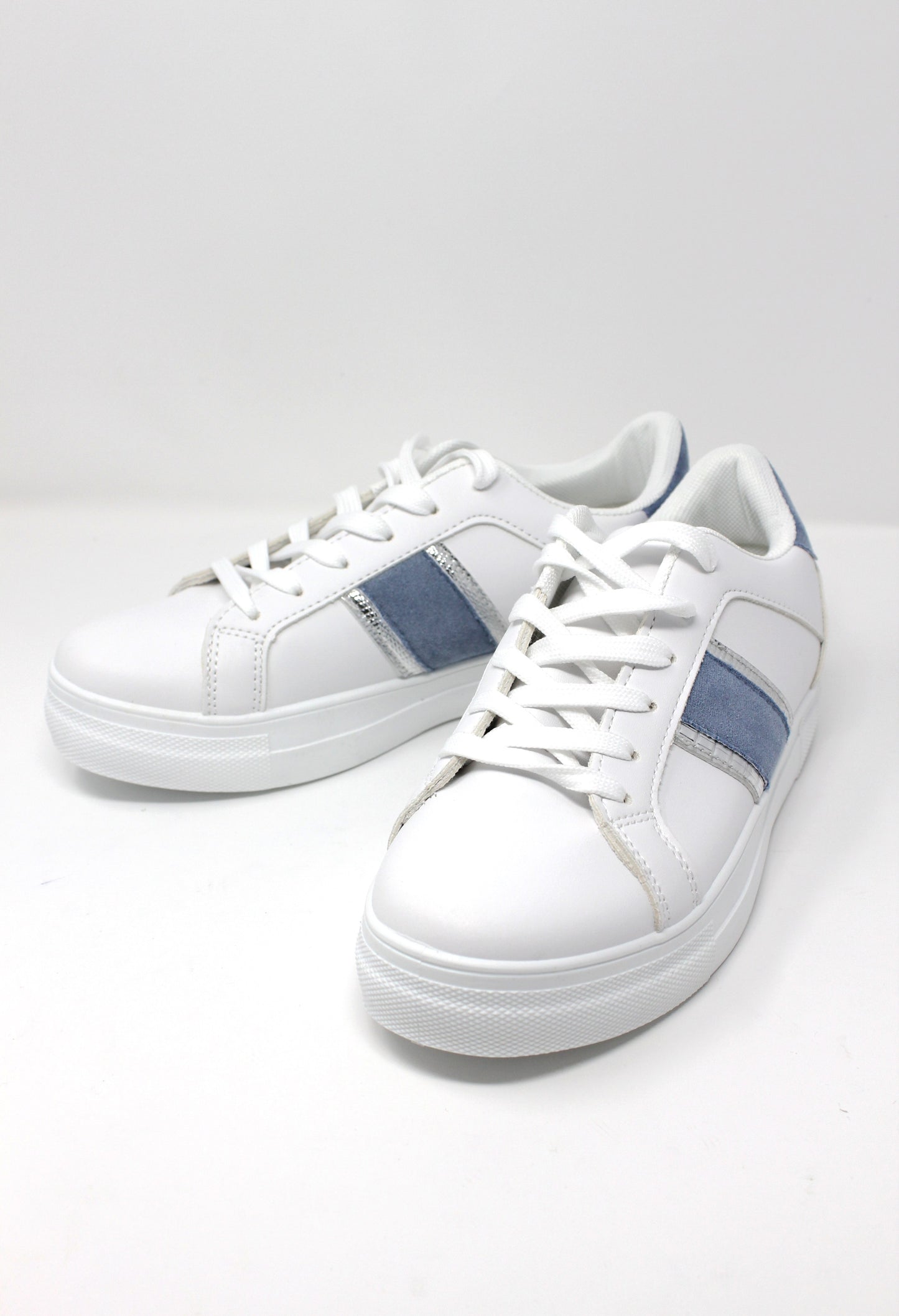 BLUE DETAIL WHITE TRAINER