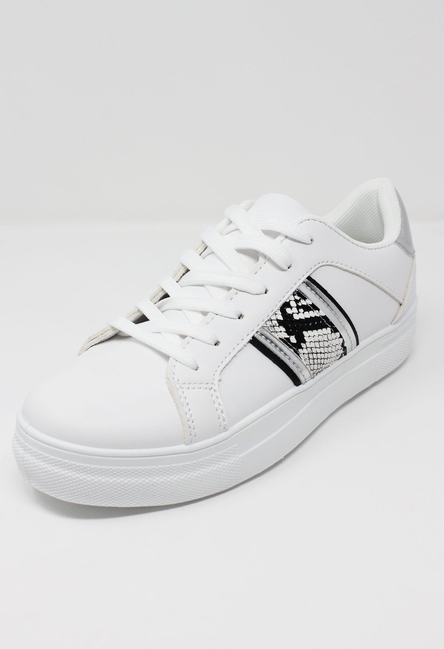 SNAKE DETAIL WHITE TRAINER