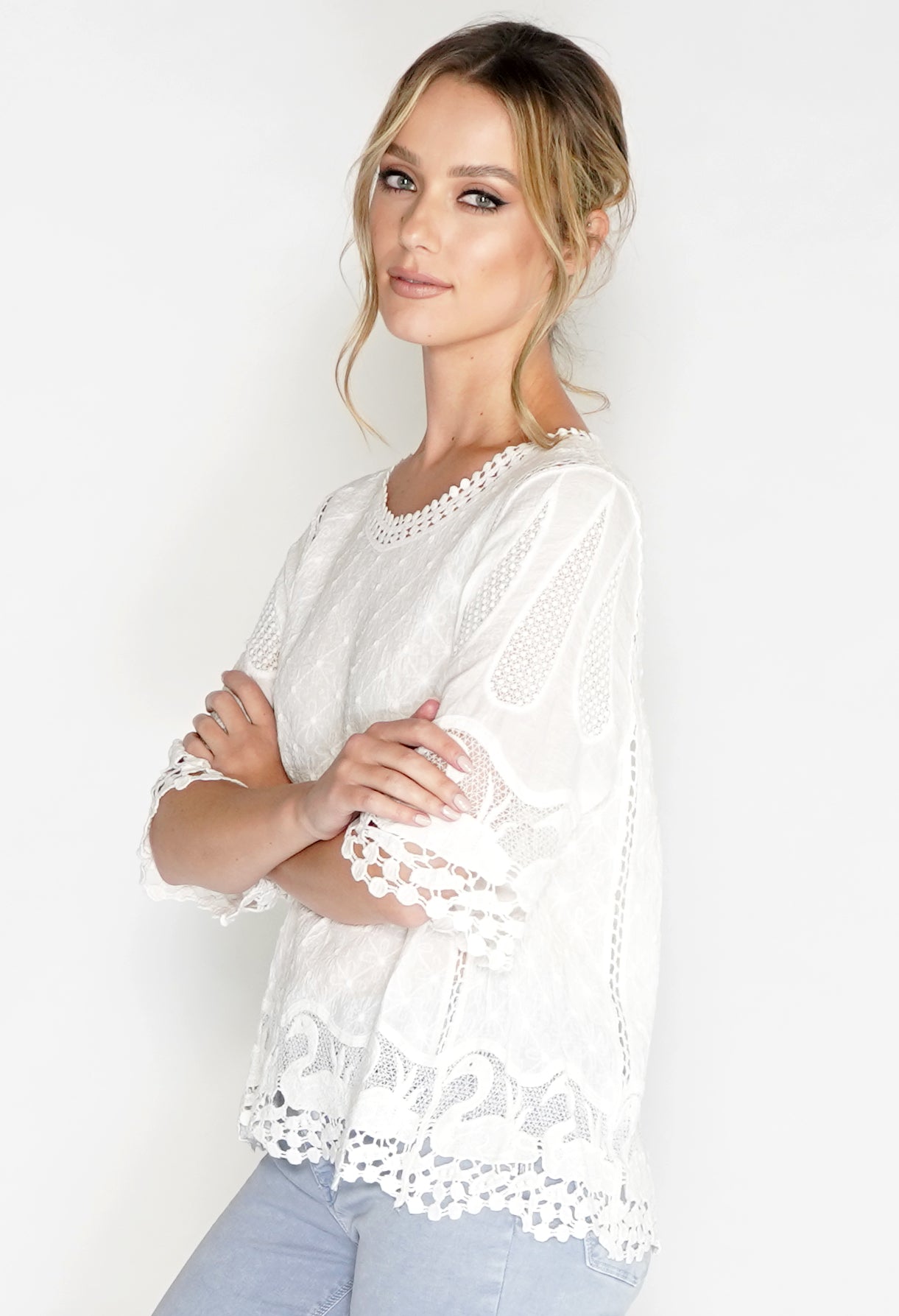 BRODERIE DETAIL BLOUSE IN WHITE