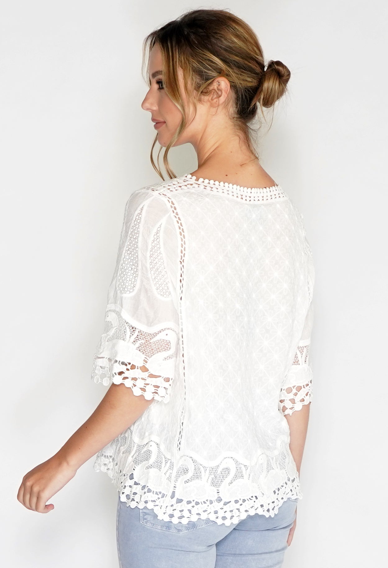 BRODERIE DETAIL BLOUSE IN WHITE