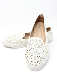 White Lightweight Pump with Decorative Stones