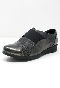 Grey Patent Pull-On Elasticated Shoe