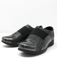 Grey Patent Pull-On Elasticated Shoe