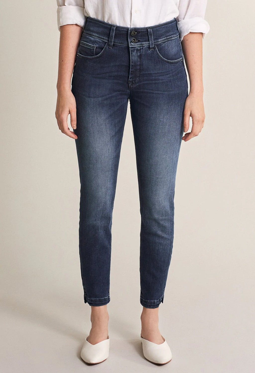 28 Leg Push In Secret Capri Jeans with Embroidered Details