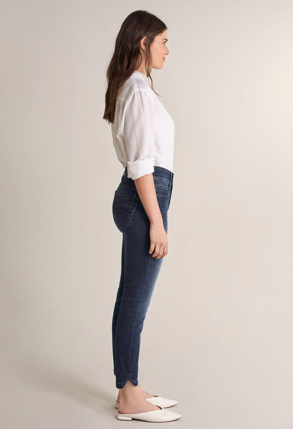 28 Leg Push In Secret Capri Jeans with Embroidered Details