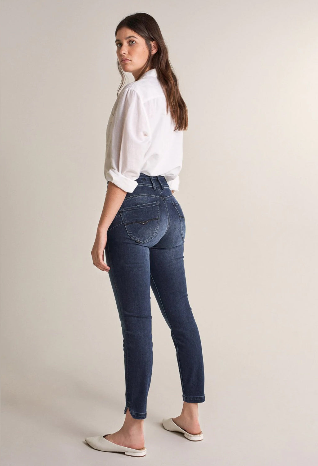 28 Leg Push In Secret Capri Jeans with Embroidered Details