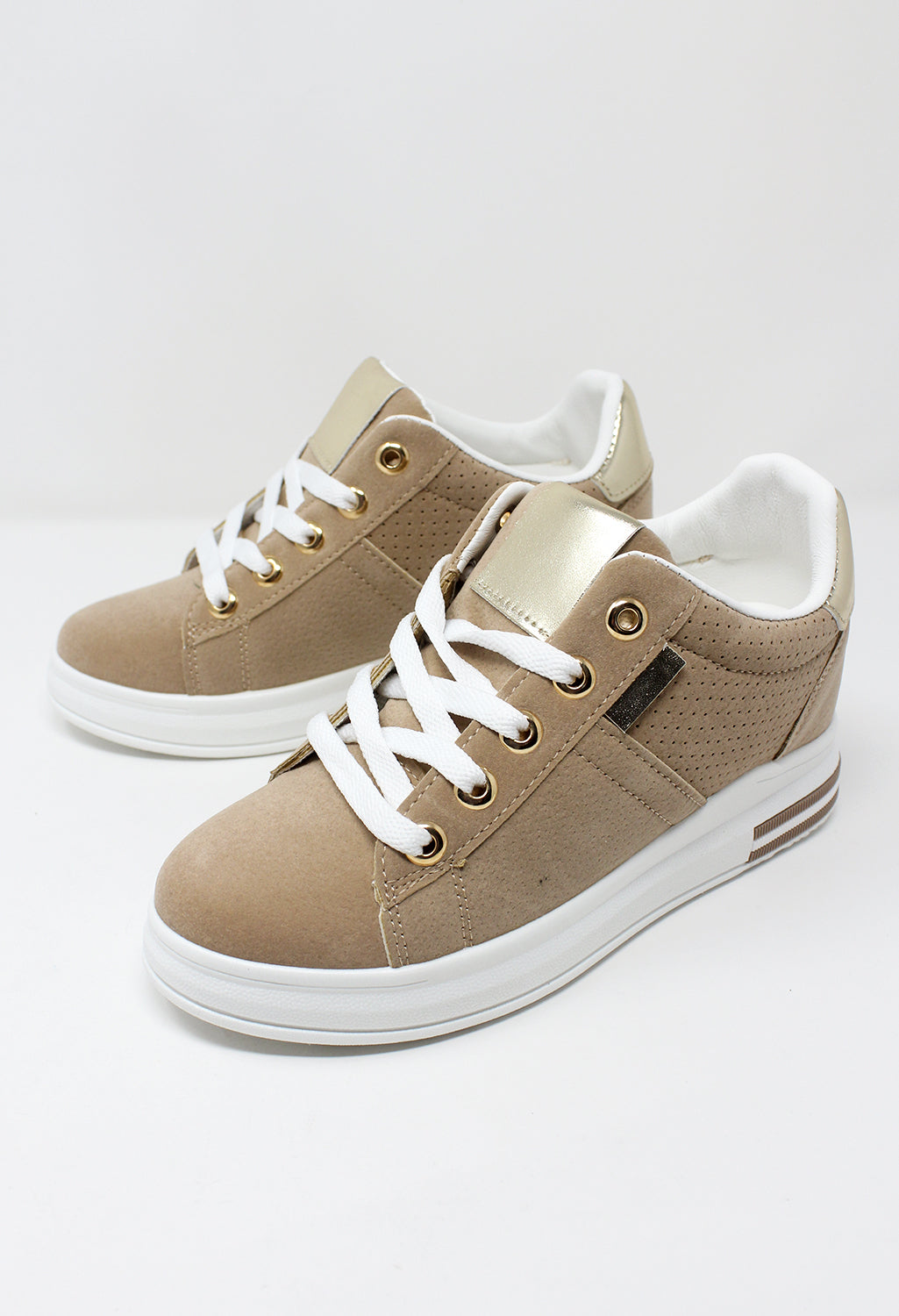 Beige trainer with Gold detail