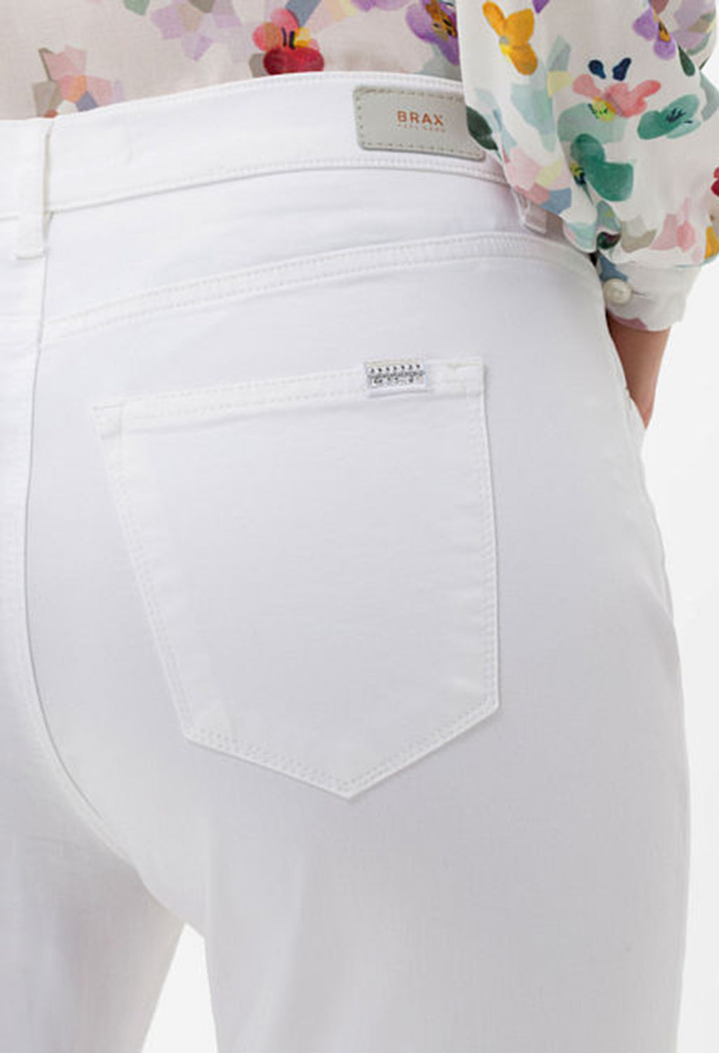 Carola Style in White Regular Leg