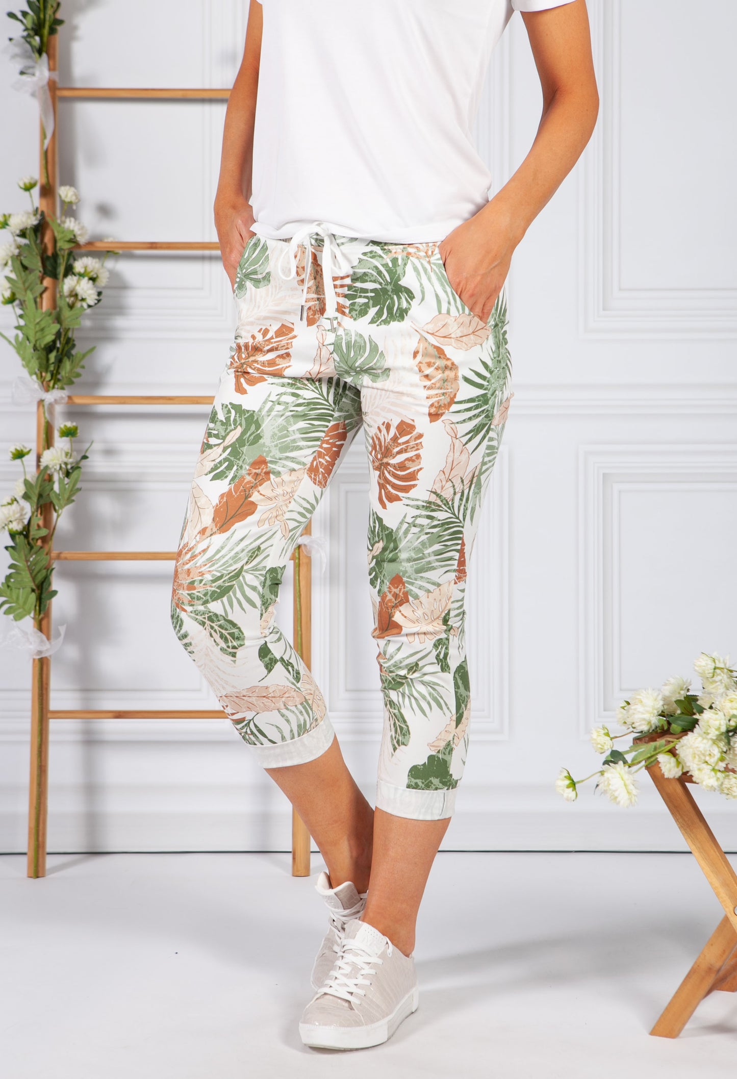 Green Palm Print Cropped Trouser