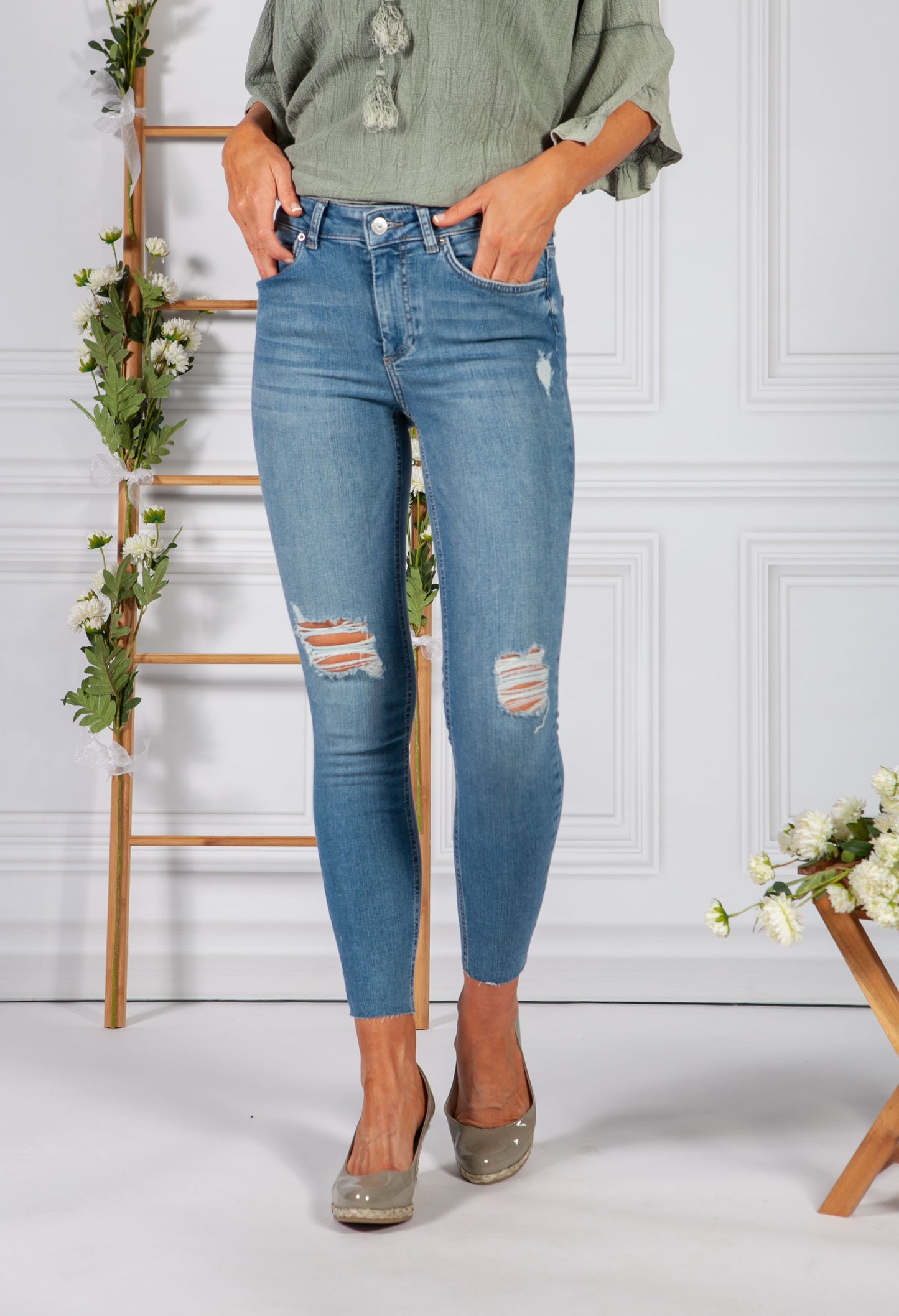 Mid Waist Skinny Jeans