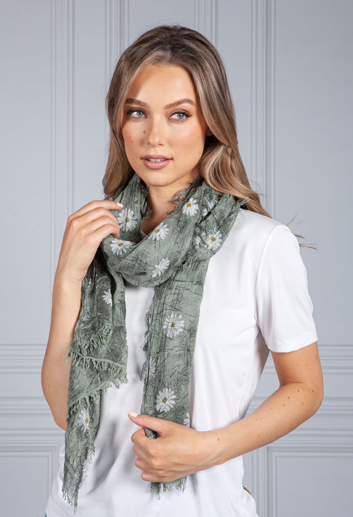 Garden Daisy Print Scarf in Green