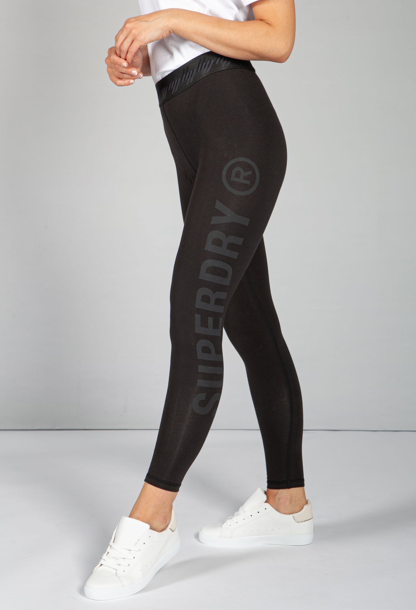 Essential 7/8 Leggings in Black