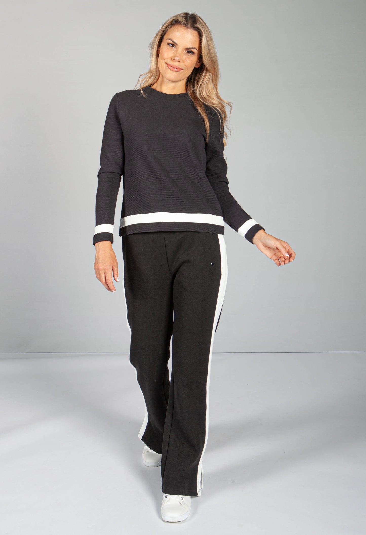 Black Ribbed Sweatshirt