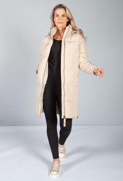 RECYCLED POLYESTER PUFFER COAT IN HUMUS