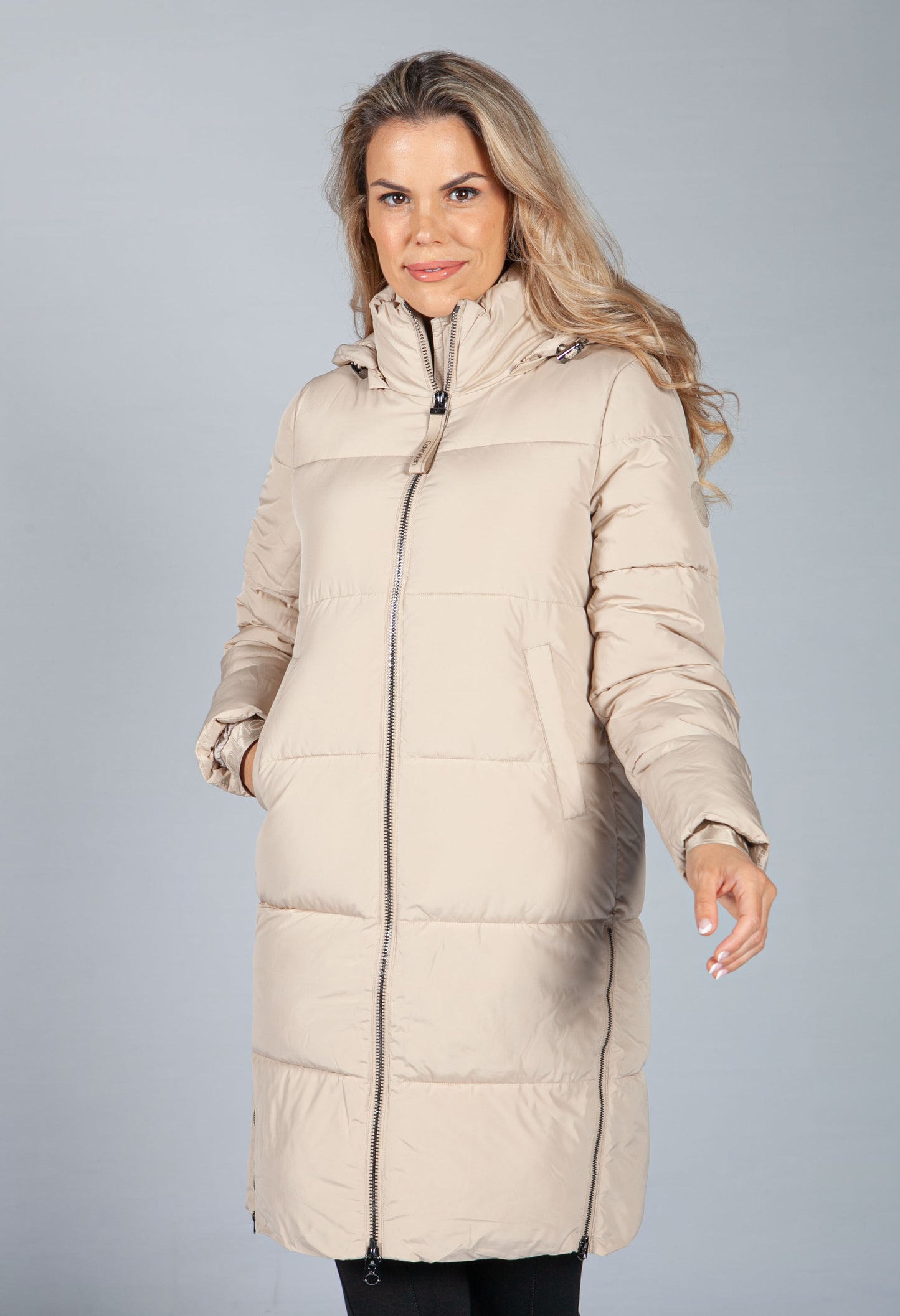 RECYCLED POLYESTER PUFFER COAT IN HUMUS