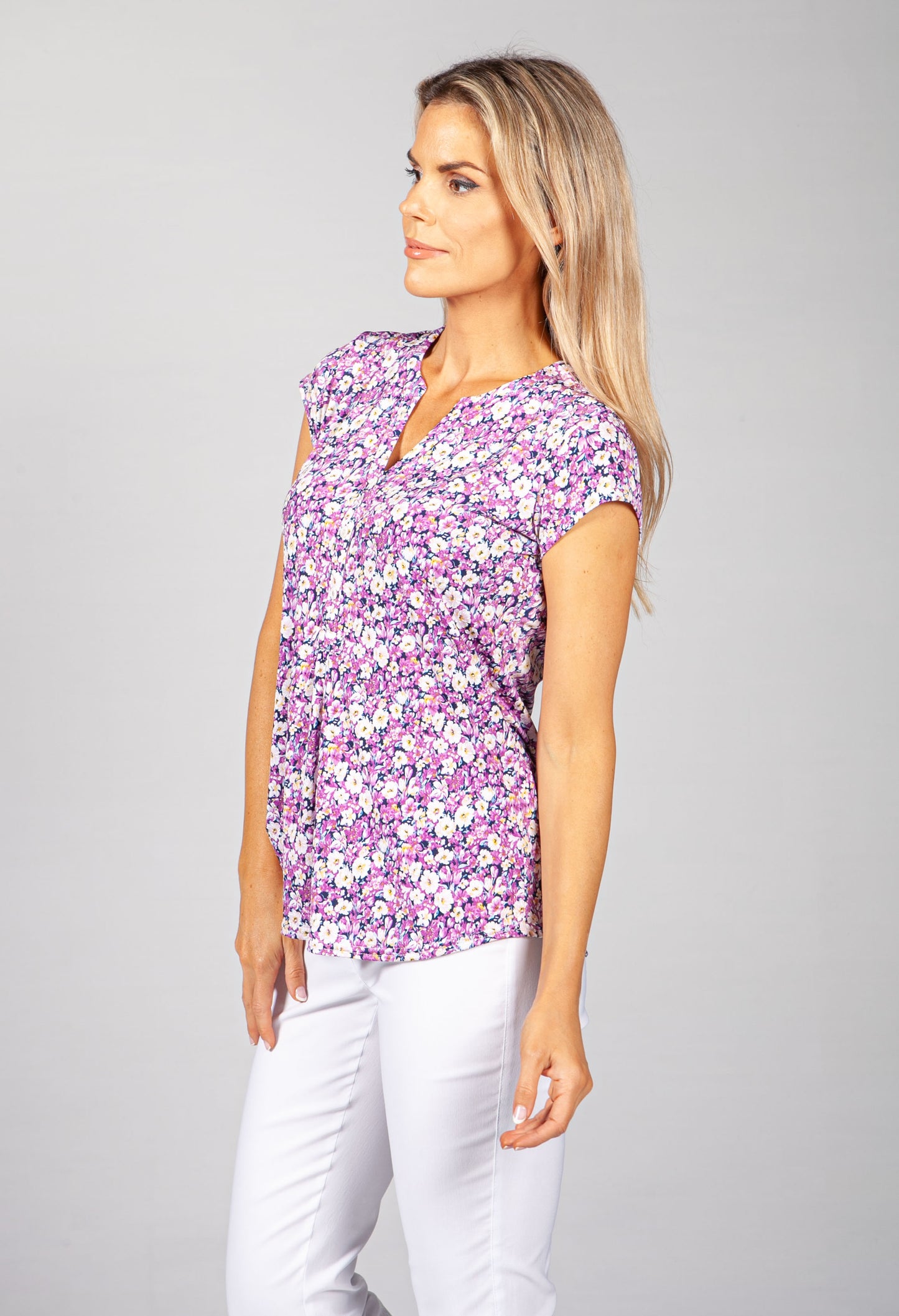 PAMELA SCOTT FLORAL V NECK TOP IN LILAC