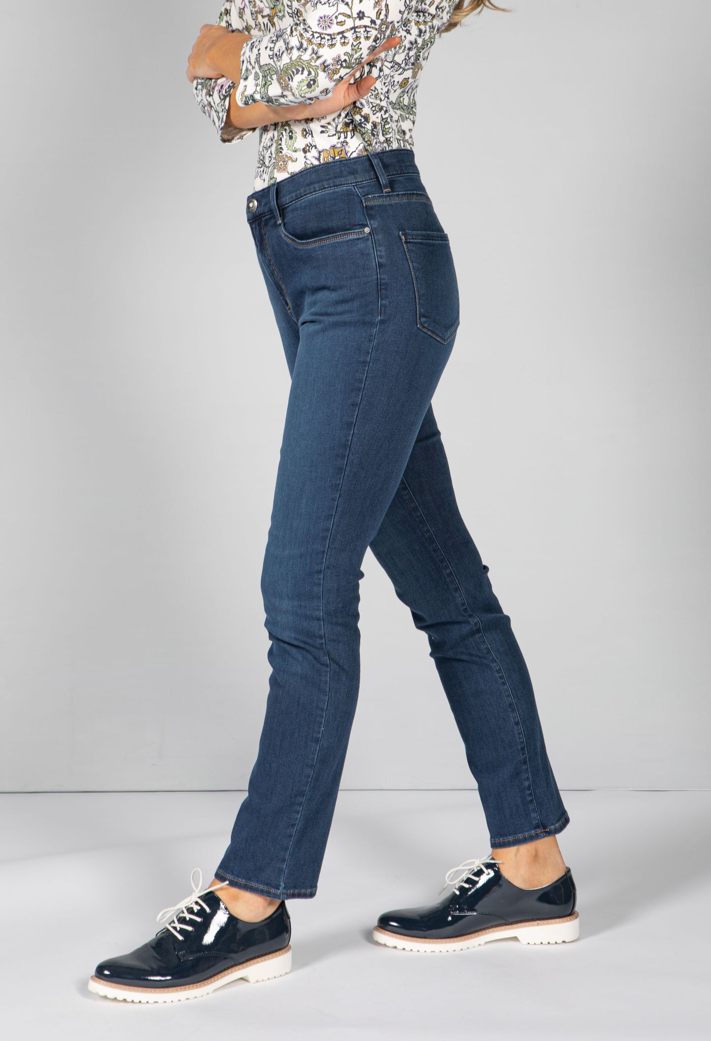 Blue Mary Short Fit Jeans