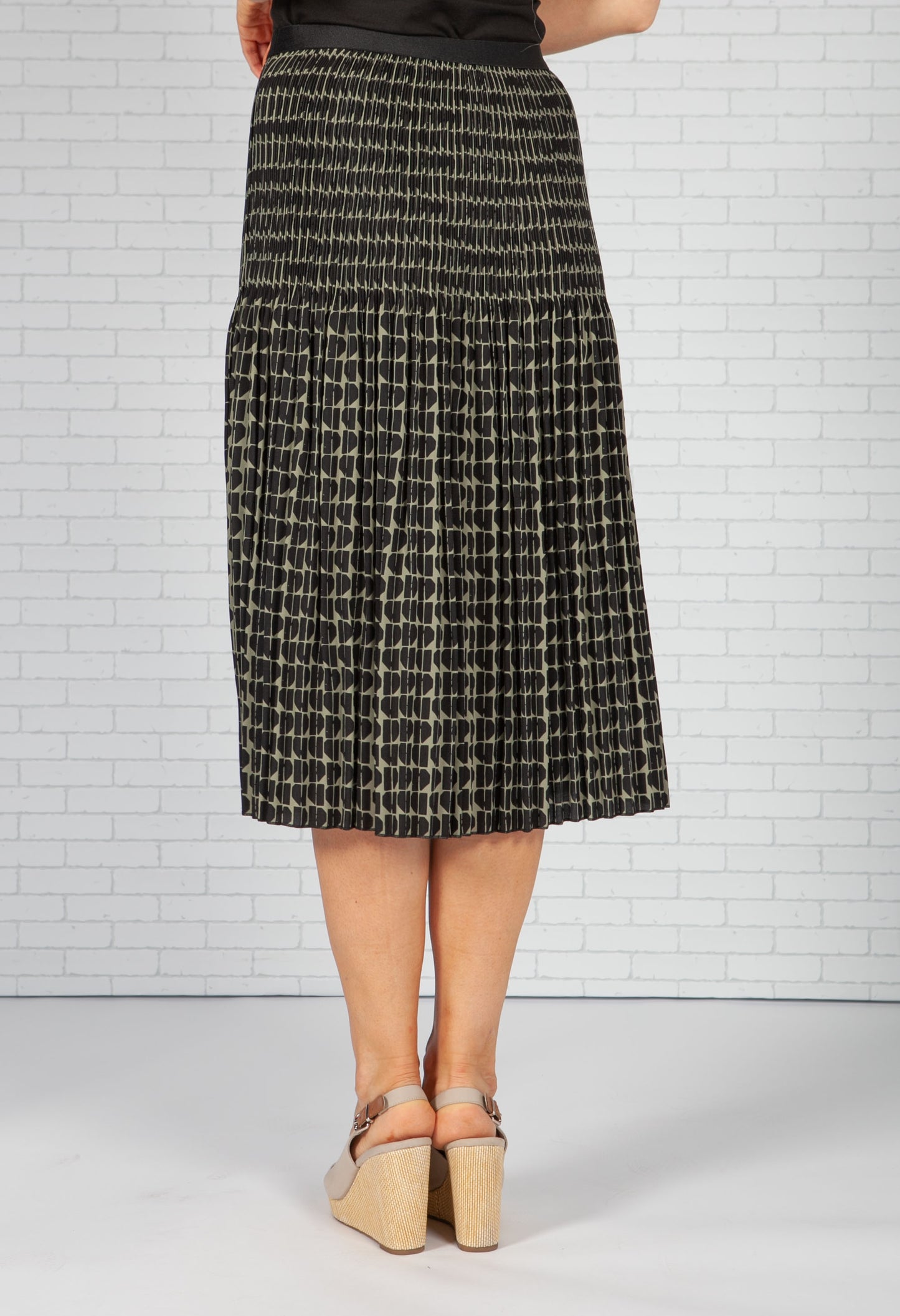 Ribane pleated skirt