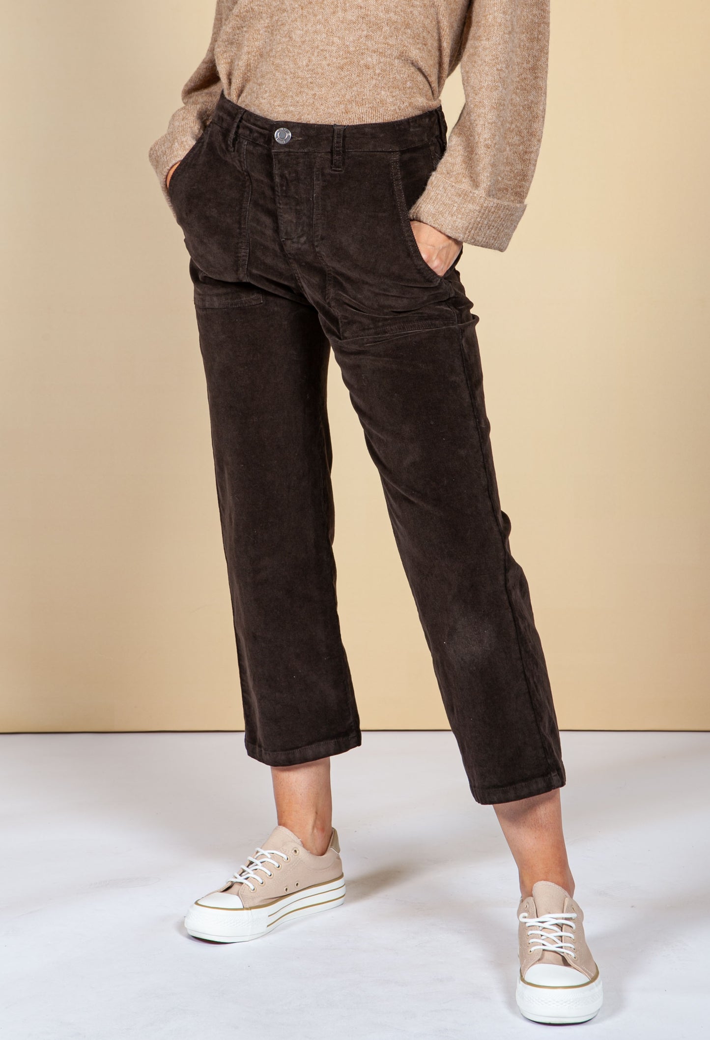 Melvin corduroy trousers in truffle