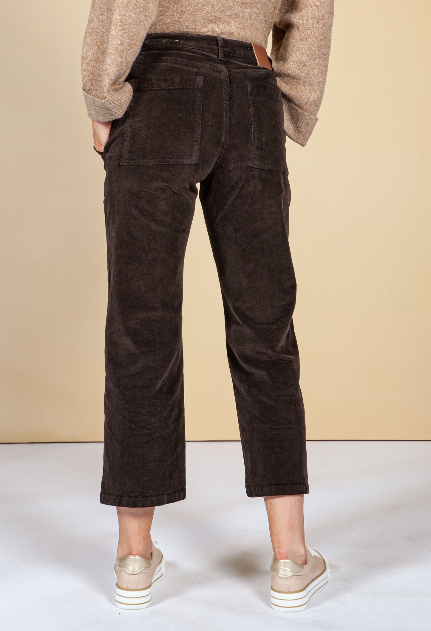 Melvin corduroy trousers in truffle