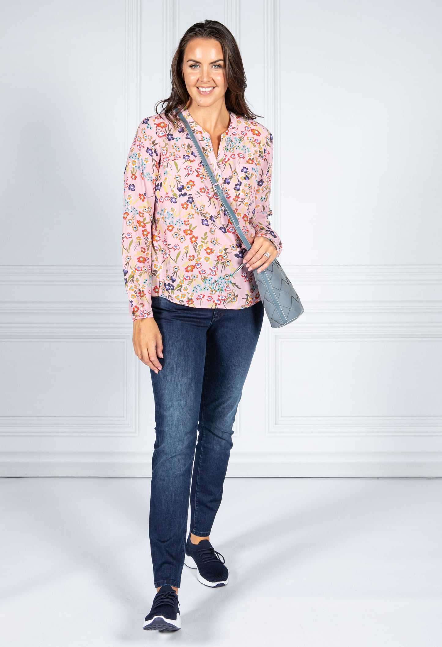 TWIST FLORAL BLOUSE IN LIGHT PINK