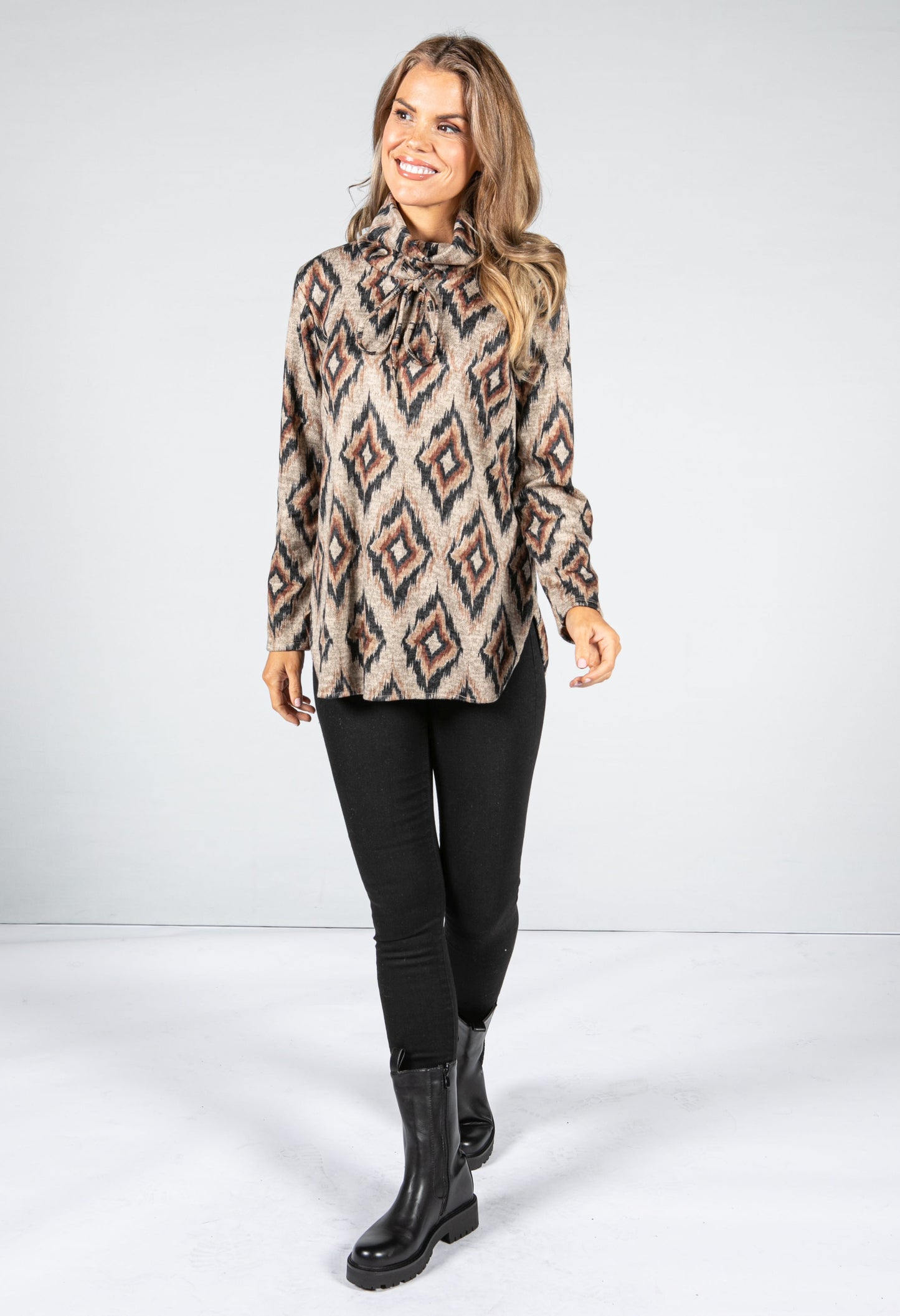 Soft Feel Diamond Print Pullover in Brown