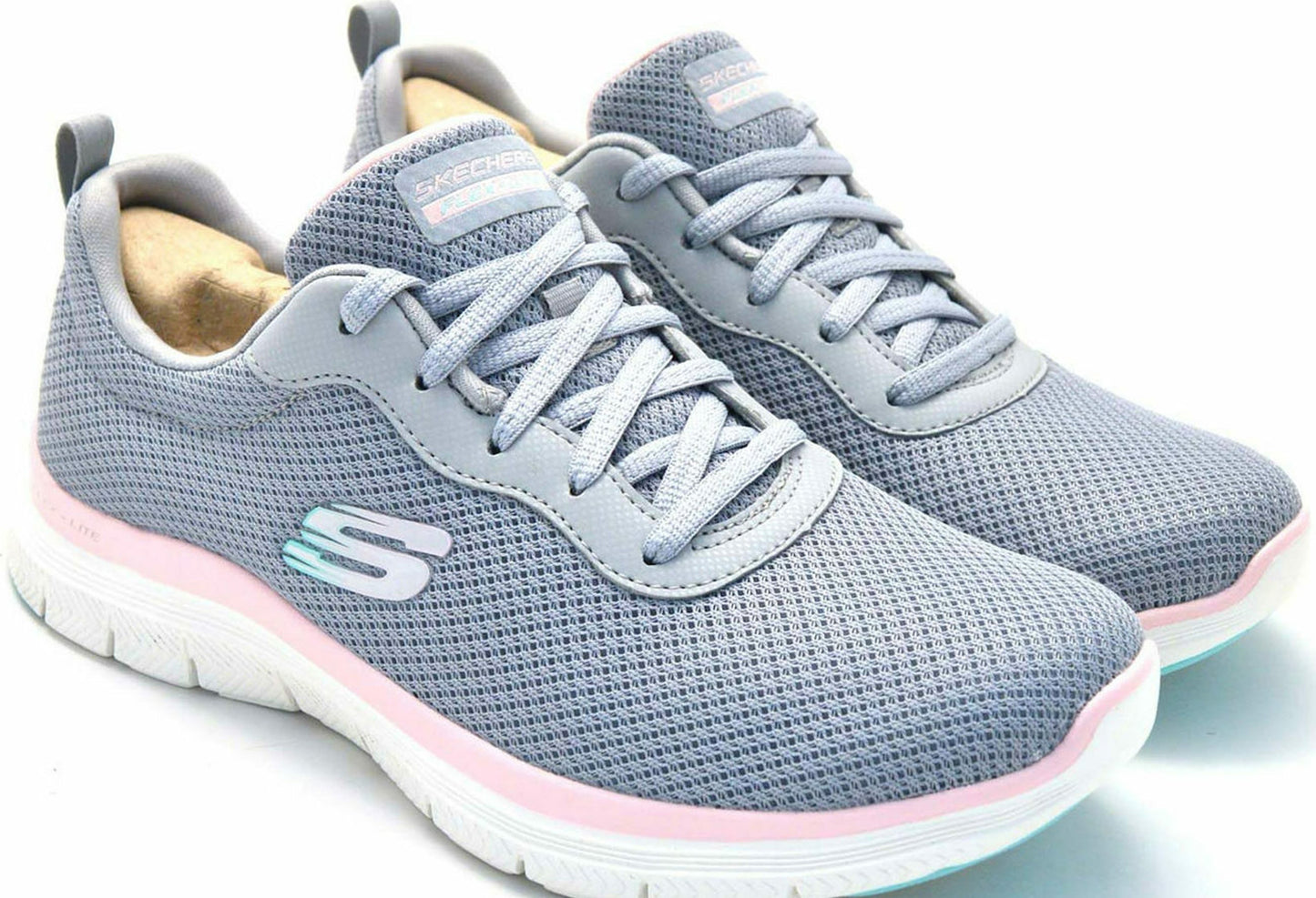 Sporty lace-up sneaker in Grey