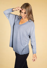 V-NECK LONG SLEEVE KNIT TOP IN NAVY