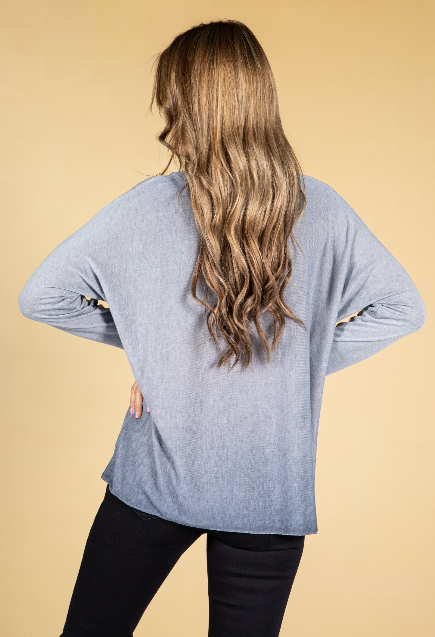 V-NECK LONG SLEEVE KNIT TOP IN NAVY