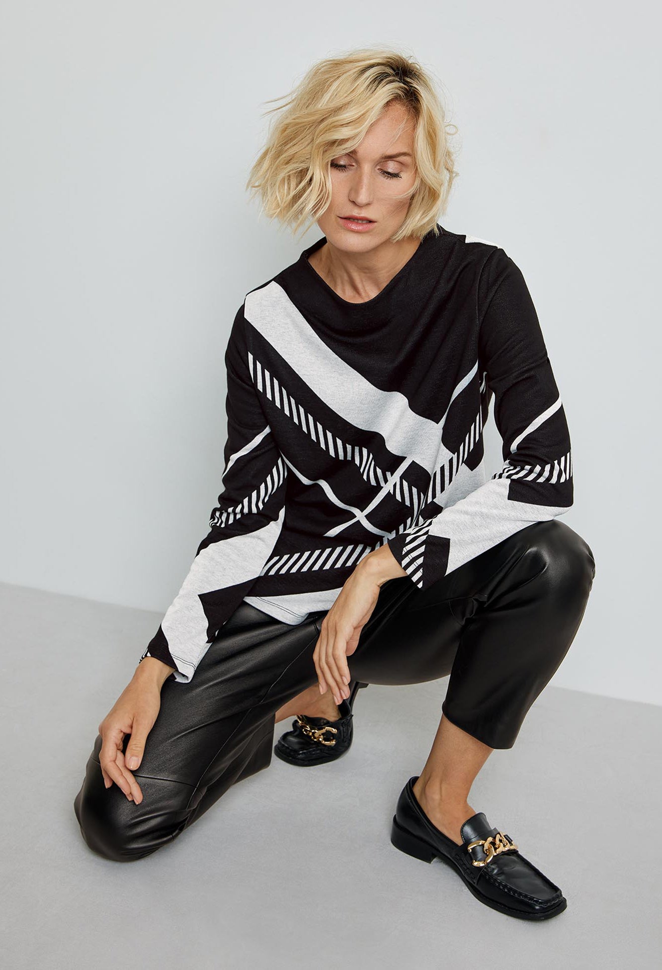 Long Sleeve Top with a Diagonal Check Pattern