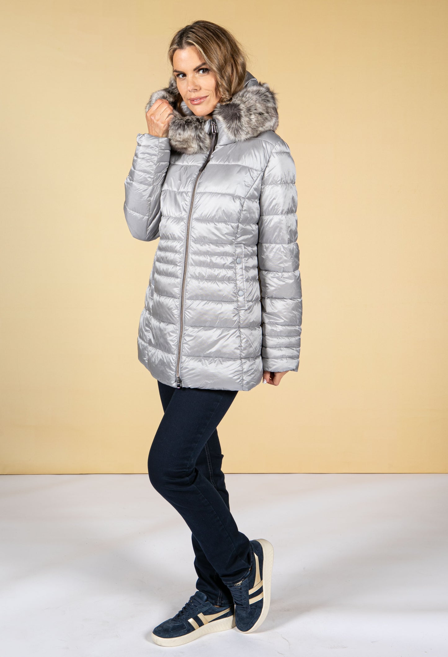 Quilted jacket with a faux fur collar in Silver