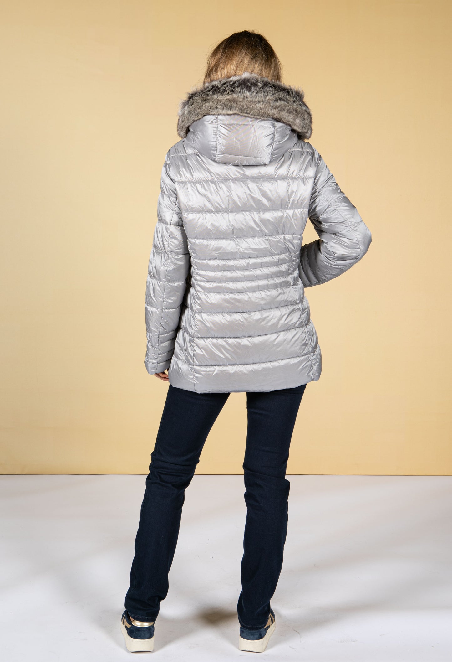 Quilted jacket with a faux fur collar in Silver