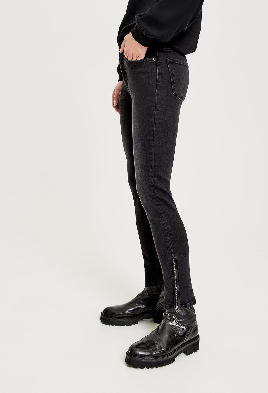 Evita zip slim jeans