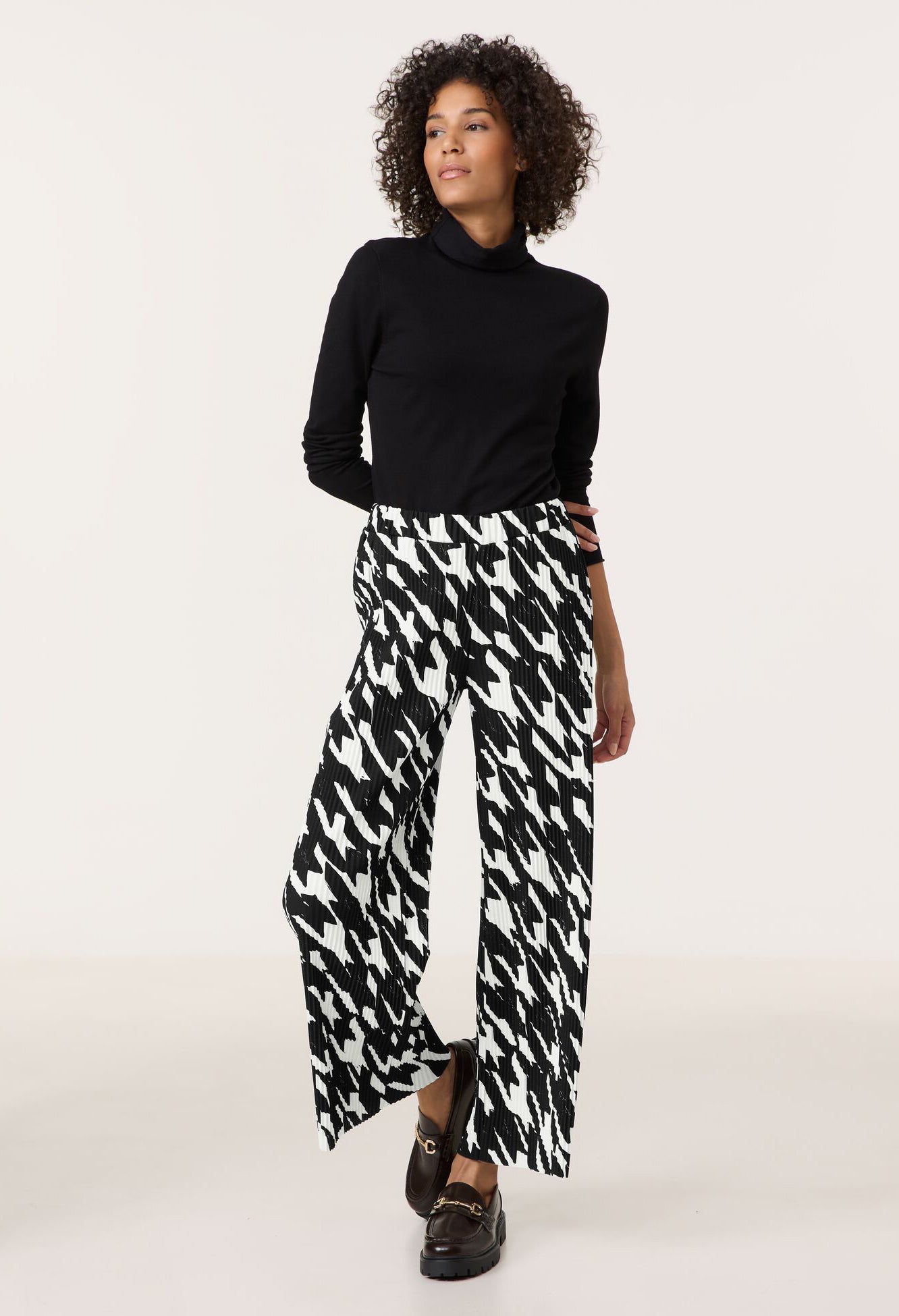 Patterned Pleated Trouser