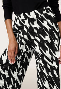 Patterned Pleated Trouser