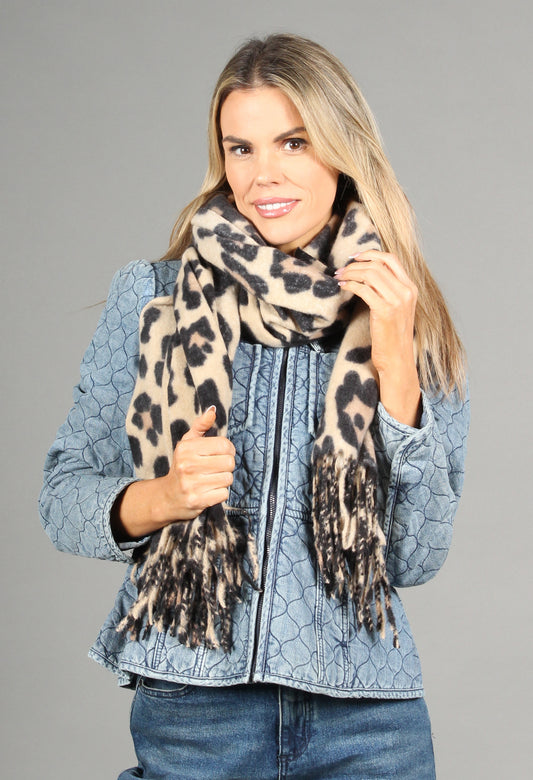 Soft Leopard Scarf